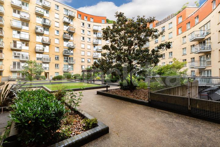 3 bedroom located in the popular vision 7 development  Eden Grove, Holloway